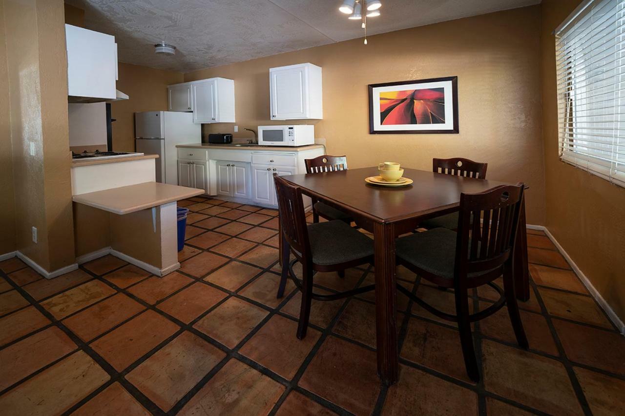 Tuscany Manor Palm Springs Eksteriør billede